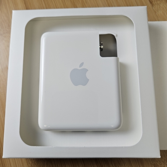 Apple AirPort Express 802.11n Base Station | A1264 (1st Generation) Wifi Router - Picture 1 of 7